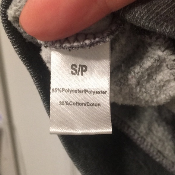 Winter hoodie. Ardene. Size US S. Grey. Used, good condition. Smoke free. - Picture 4 of 6